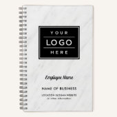 Name des Mitarbeiters des Unternehmens mit eigenem Notizblock (Vorderseite)