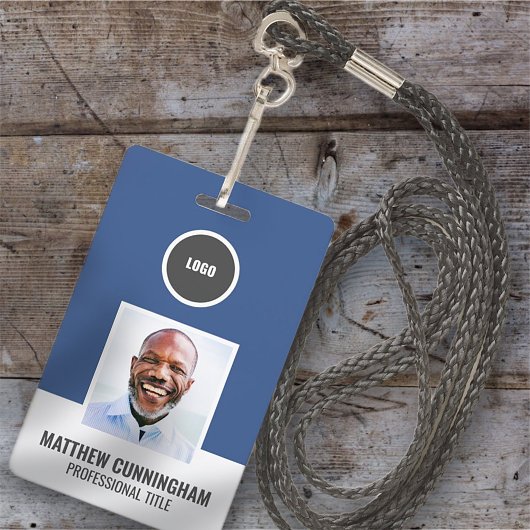 Name des Mitarbeiters Strichcode des modernen farb Ausweis