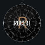 Name des modernen schwarzen Goldmonogramms Dartscheibe<br><div class="desc">Moderne schwarze Dart-Platine mit weißem Namen und goldenem Monogramm. Personalisieren Sie mit Name und Initial.</div>