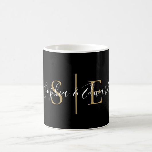 Name des Monogram-Skripts für Schwarz und Gold Kaffeetasse (Mittel)