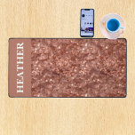 Name des Monogrammes der Rose-Gold-Sequenzer-Glitz Schreibtischunterlage<br><div class="desc">Dieses Design entstand durch digitale Kunst und kann in dem Bereich personalisiert sein, der durch das Ändern des Fotos und/oder Textes zur Verfügung gestellt wird. Oder Sie können es anpassen, indem Sie den Mausklick auswählen, um weitere Optionen anzupassen, um die Farbe des Hintergrunds zu löschen oder zu ändern, Text hinzuzufügen,...</div>
