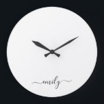 Name des Monogramms für das White Black Modern Große Wanduhr<br><div class="desc">Schwarz und Weiß Einfache Script Monogram Name. Das macht den perfekten 16 Geburtstag,  Hochzeit,  Brautparty,  Jubiläum,  Babydusche oder Junggeselinnen-Abschied Geschenk für jemanden,  der Lieben glamourösen Luxus und schicke Stile.</div>