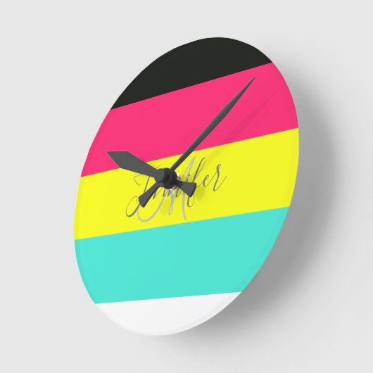 Name des Monogramms für den schwarzen und neonfarb Runde Wanduhr (Winkel)
