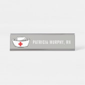 Name des Monogramms Nurse Cap RN Grau Schreibtischnamensplakette (Vorderseite )
