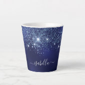 Name des Navy Blue Glitzer Monogram Skripts Milchtasse (Vorderseite)