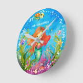 Name des niedlichen Monogramms Mermaid und Schildk Runde Wanduhr (Winkel)