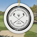 Name des personalisierten Classic Golf Clubs Keramik Ornament<br><div class="desc">Mit seinen klassischen Crossing Clubs,  dem Design des Golfballs und der altertümlichen Briefmarke-Effekt-Grenze sind diese Ornamente ideal für alle Golfclubs und Clubmitglieder. Personalisieren Sie Ihren Aufenthalt mit dem Namen des Clubmitglieds,  dem Namen des Golfklubs und dem Jahr,  in dem der Golfclub gegründet wurde. Entwickelt von Thisisnotme©</div>