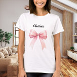 Name des rosa Bogens T-Shirt<br><div class="desc">Für einen leichten T - Shirt. Mit rosa Bug dekoriert. Personalisieren Sie Ihren Namen und fügen Sie ihn hinzu. Schwarzer Text.</div>