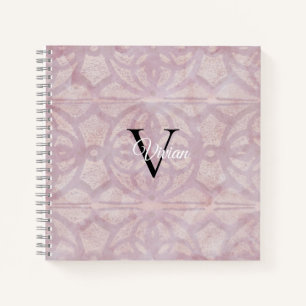 Name des rosa Watercolor-Batik-Monogramms Notizblock
