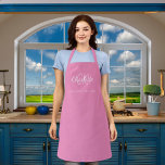 Name des rosafarbenen Monogramms Schürze<br><div class="desc">Ein weiblich rosa Hintergrund. Personalisieren und fügen Sie Ihren Vornamen,  Monogramm-Initialen und vollständigen Namen. Verwenden Sie Ihre Backspace-Taste,  um sie zu löschen,  wenn Sie die Schürze ohne Ihren vollständigen Namen gewollt haben.</div>