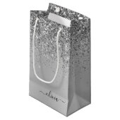 Name des Silver Glitzer-Sparkle-Metal-Monogramms Kleine Geschenktüte (Vorderseite Schrägansicht)