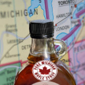 Name des Staat mit rotem Leaf-Ahornsirup-Mini-Etik Runder Aufkleber