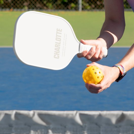 Name Fett Modern Minimal Elfenbein Pickleball Schläger (InSitu)