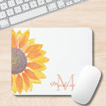 Name Floral Mousepad<br><div class="desc">Dieses Blumenmousepad ist mit einer gelben Aquarellsonnenblume geschmückt. Passen Sie es mit Ihrem Namen und Initial an. Weil wir unsere eigenen Kunstwerke erstellen,  werden Sie dieses exakte Bild von anderen Designern nicht finden. Original Wasserfarbe © Michele Davies.</div>