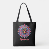 Name hinzufügen, Mandala mit OM-Symbol auf schwarz Tasche (Rückseite)
