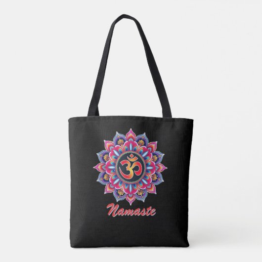 Name hinzufügen, Mandala mit OM-Symbol auf schwarz Tasche (Rückseite)