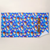 Name hinzufügen, Muscheln auf blauem Sand Strandtuch (Vorderseite)