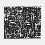 Name in weißem Überall in schwarz gedruckt Fleecedecke (Vorderseite (Horizontal))