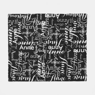 Name in weißem Überall in schwarz gedruckt Fleecedecke
