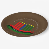 Name Jahr Kwanzaa Kerzen 9" hinzufügen Pappteller (Schrägansicht)