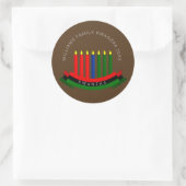 Name Jahr Kwanzaa Kerzen hinzufügen Runder Aufkleber (Tasche)