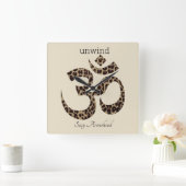 Name, Leopard Print, Om Symbol, 10.75-in Quadratische Wanduhr (Zuhause)