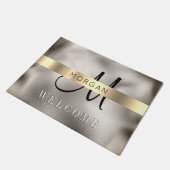 Name & LG Monogramm, Meldung, B/W Text, Gold/Silbe Fußmatte (Schrägansicht)