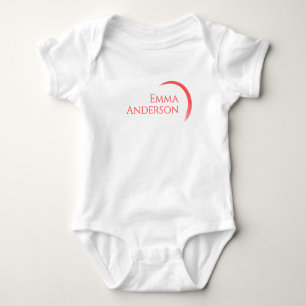 Name Logo, Elegantes Minimales Rotes Crescent Baby Strampler