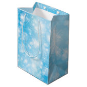 Name Matching Merry Christmas Blue Medium Geschenk Mittlere Geschenktüte (Rückseite Schrägansicht)