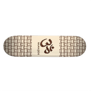 Name mit Om Symbol Braun und Creme Skateboard