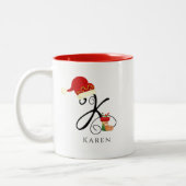 Name Monogram Modern Script Letter K Christmas Zweifarbige Tasse (Links)