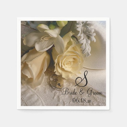 Name Monogramm Datum Brie Floral Wedding Bouquet Serviette (Vorderseite)