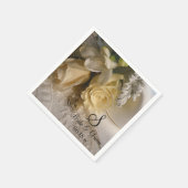 Name Monogramm Datum Brie Floral Wedding Bouquet Serviette (Ecke)