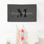 Name & Monogramm | Dunkelgrau Banner (Insitu)