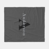 Name & Monogramm | Dunkelgrau Fleecedecke (Vorderseite (Horizontal))