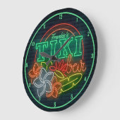 NAME Neon Style Tropical Tiki Beach Bar anpassen Große Wanduhr (Winkel)