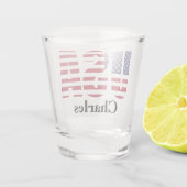 Name oder Initialen | Patriotic USA Flag Stencil Schnapsglas (Rückseite)