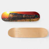 Name oder Text hinzufügen: Sunset Diesel Lokomotiv Skateboard (Horizontal)