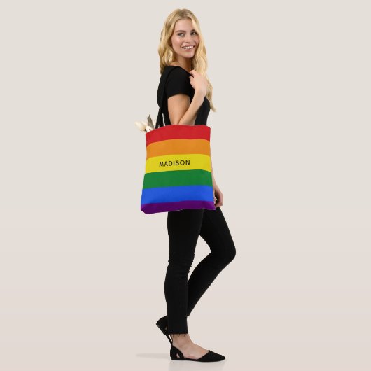 Name-Regenbogen-Flaggentaschen Tasche (Am Model)