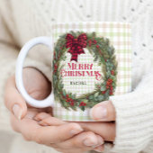 Name Sage Green Gingham Farmhouse Weihnachtsfeier Zweifarbige Tasse