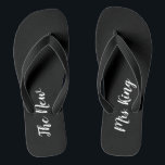 Name-Schwarzweiss-Hochzeit drehen Reinfälle um Badesandalen<br><div class="desc">Diese Schwarzweiss drehen Reinfälle sind perfekt für einen Strandhochzeits-Empfang oder -flitterwochen am Strand um. Der umgedrehtereinfall ist mit weißem Skript schwarz,  das "die neue Frau" sagt,  die umgedrehtereinfälle kann mit dem Namen der Braut personalisiert sein.</div>