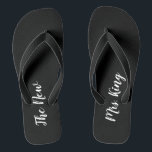 Name-Schwarzweiss-Hochzeit drehen Reinfälle um Badesandalen<br><div class="desc">Diese Schwarzweiss drehen Reinfälle sind perfekt für einen Strandhochzeits-Empfang oder -flitterwochen am Strand um. Der umgedrehtereinfall ist mit weißem Skript schwarz,  das "die neue Frau" sagt,  die umgedrehtereinfälle kann mit dem Namen der Braut personalisiert sein.</div>