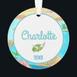 Name Sea Turtles Tropical Beach Artwork hinzufügen Ornament<br><div class="desc">Der Name Sea Turtles Tropical Beach Artwork Ornament bietet ein Unterwasserthema mit Fischen und Meeresschildkröten! Fügen Sie dieses Jahr Ihren Weihnachtsbaum mit diesem originellen Kunstwerk hinzu, um Ihre Winterdekoration mit ein bisschen Strand und hellen Sommerfarben zu bereichern! Ideal als Erinnerung für Ihren karibischen Urlaub oder um eine bevorstehende Reise zu...</div>