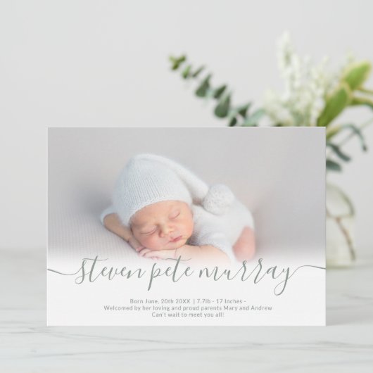 Name Skript Herz Foto Salbei Grün Baby Geburt Ankündigung (Stehend Vorderseite)