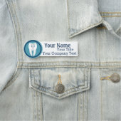 Name-Tag mit dem Dentist-Zahn-Logo für das benutze Namensschild (Beispiel)