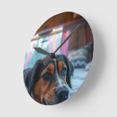 Name: Träumender Hund Runde Wanduhr (Winkel)