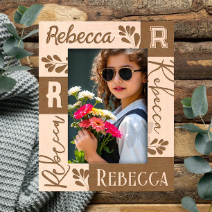 Name und Anfangsbuchstabe des Extravaganten Schrif Geätzte Rahmen