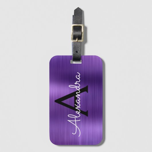 Name und Anfangsbuchstabe des lila gebürsteten Met Gepäckanhänger (Vorderseite Vertikal)