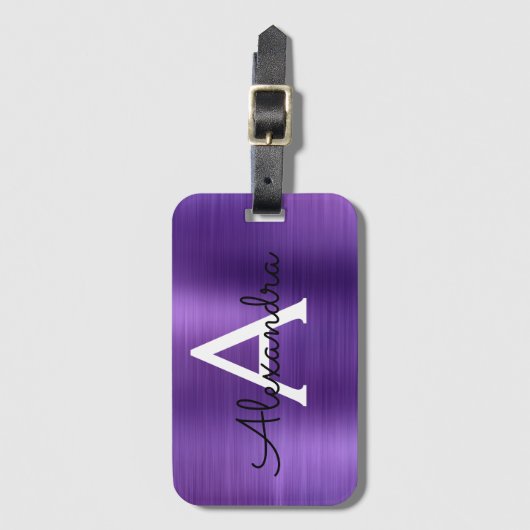 Name und Anfangsbuchstabe des lila gebürsteten Met Gepäckanhänger (Vorderseite Vertikal)