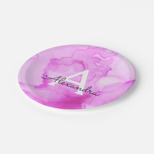 Name und Anfangsbuchstabe des rosa Aquarellstrichs Pappteller (Schrägansicht)